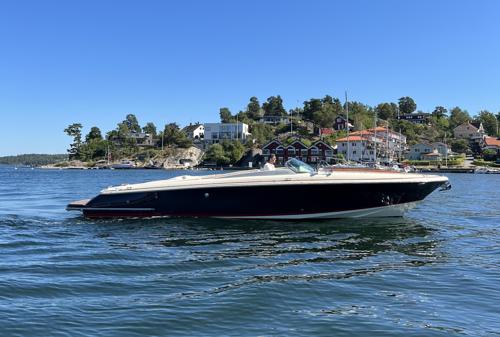 Chris-Craft Corsair 32 Heritage Edition