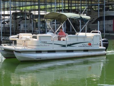 Tracker Party Barge 20