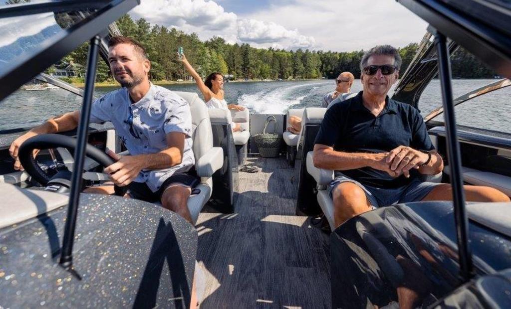 Crest CONTINENTAL Boats for Sale Seamagazine