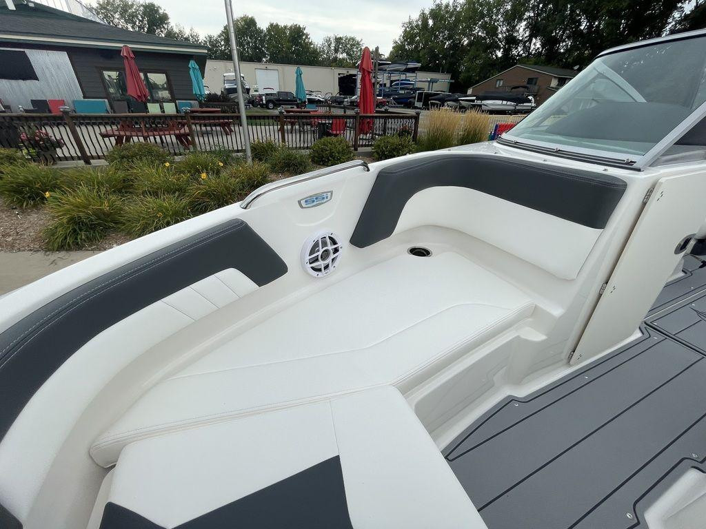 Chaparral 21 SSi Ski   Fish