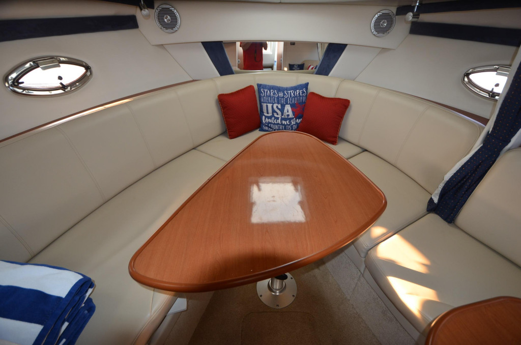 Bayliner 320 Avanti Cruiser