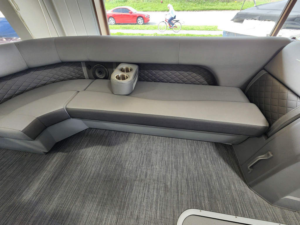 Bennington 21 LL Tri