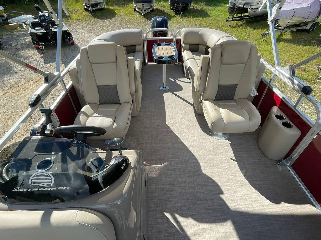 Sun Tracker Party Barge® 22 DLX