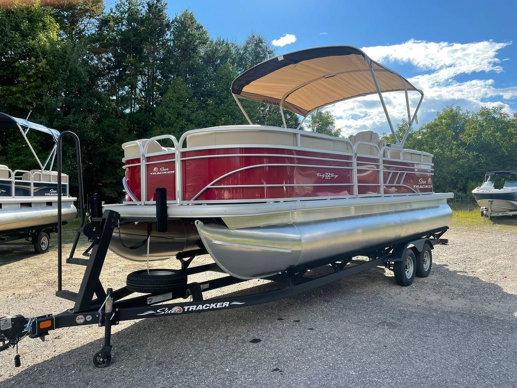 Sun Tracker Party Barge® 22 DLX