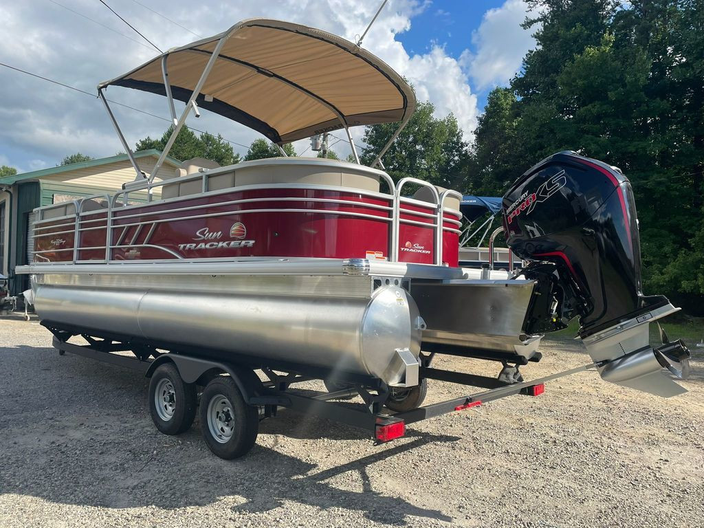 Sun Tracker Party Barge® 22 DLX