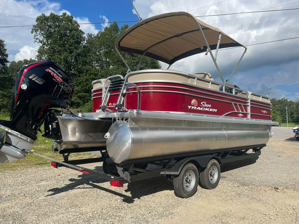 Sun Tracker Party Barge® 22 DLX