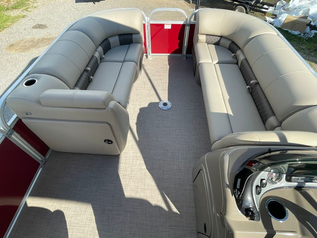 Sun Tracker Party Barge® 22 DLX