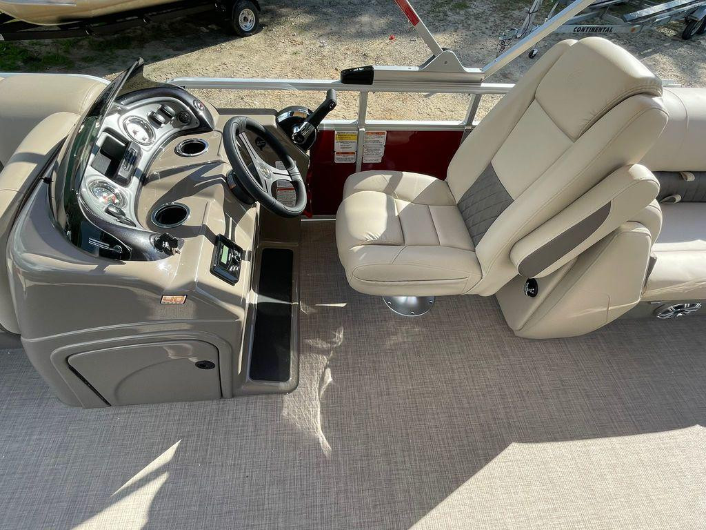 Sun Tracker Party Barge® 22 DLX