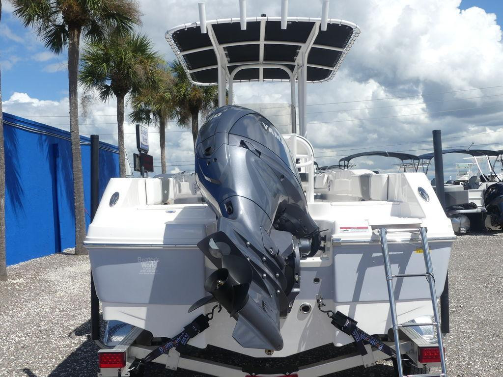 Robalo R200