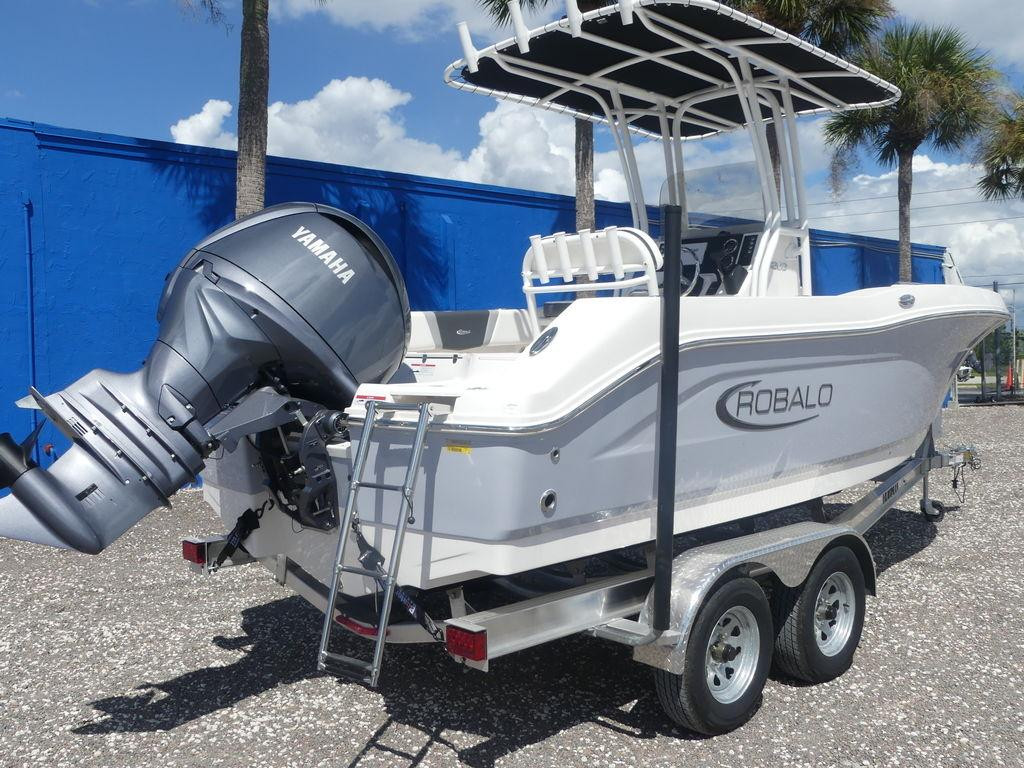 Robalo R200