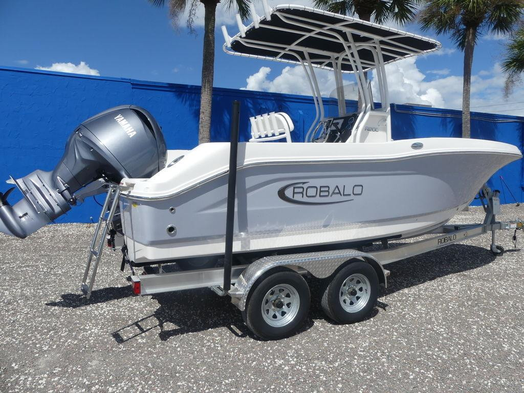 Robalo R200