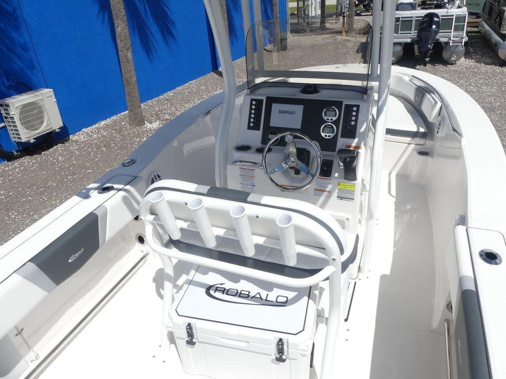 Robalo R200