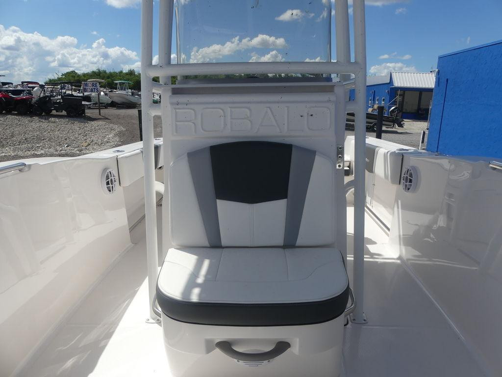 Robalo R200