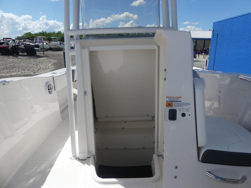 Robalo R200