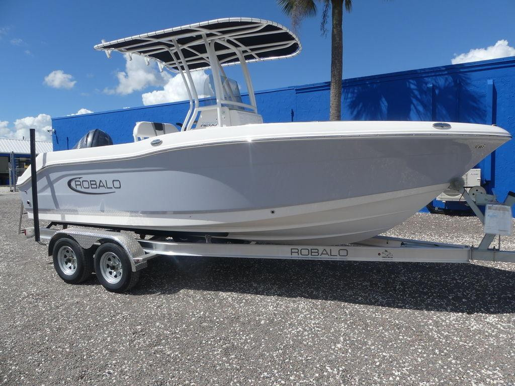 Robalo R200
