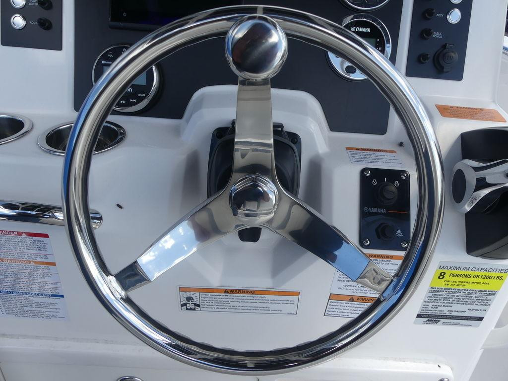 Robalo R200