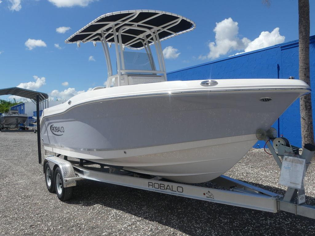 Robalo R200
