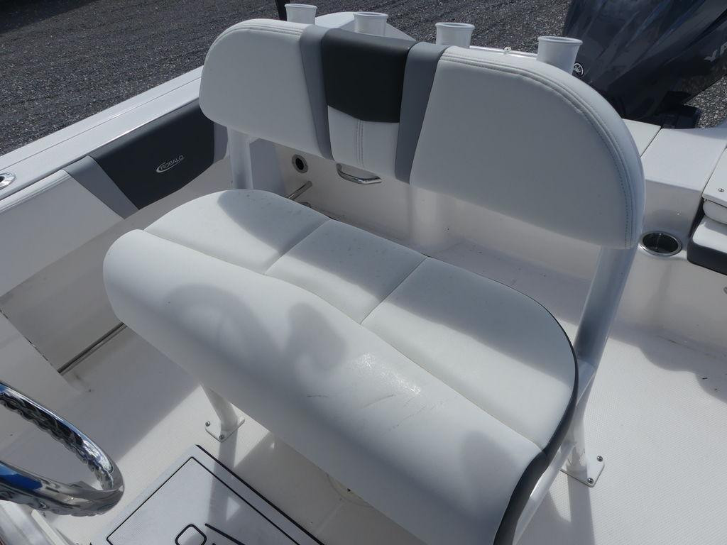 Robalo R200