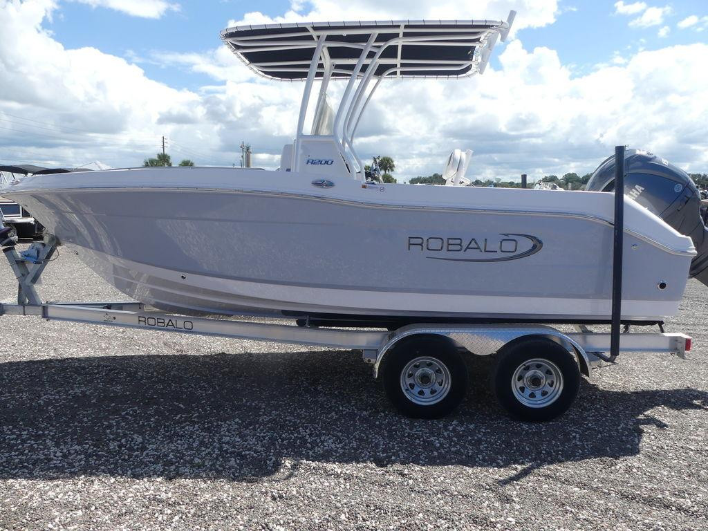 Robalo R200