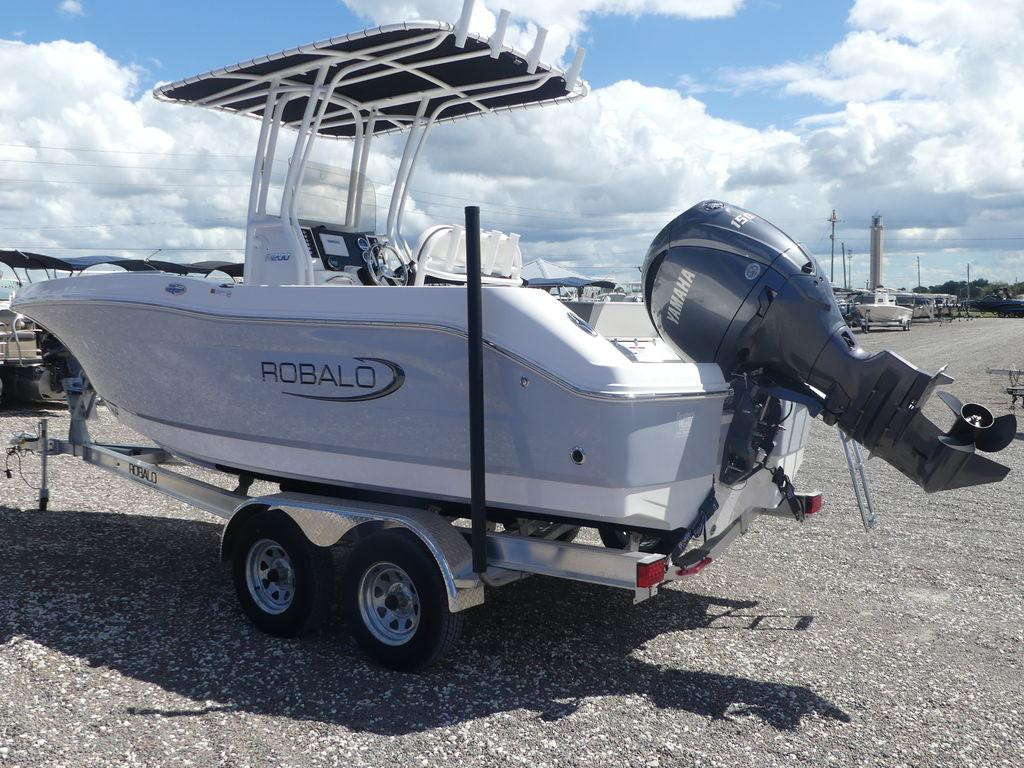 Robalo R200