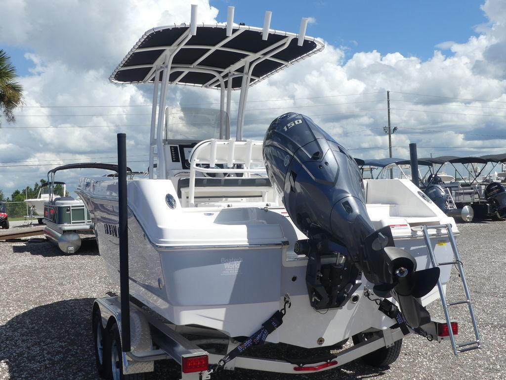 Robalo R200