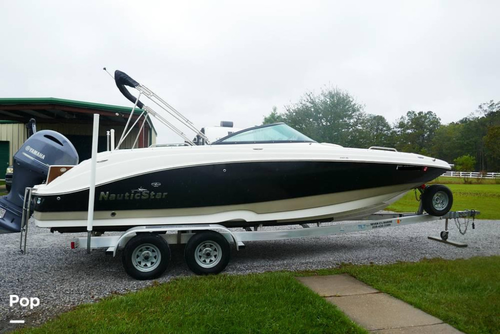 Nautic Star 243DC