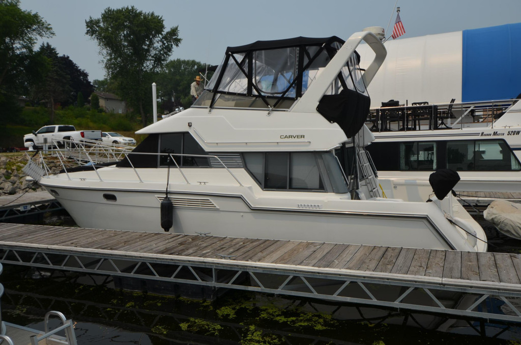 Carver 370 Voyager