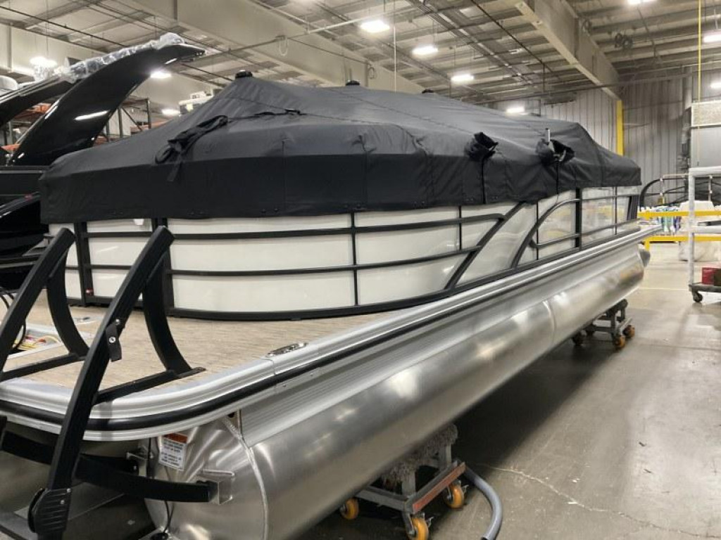 Bennington 24 LXSR Tri