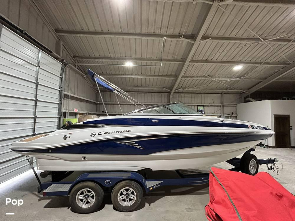 Crownline E235
