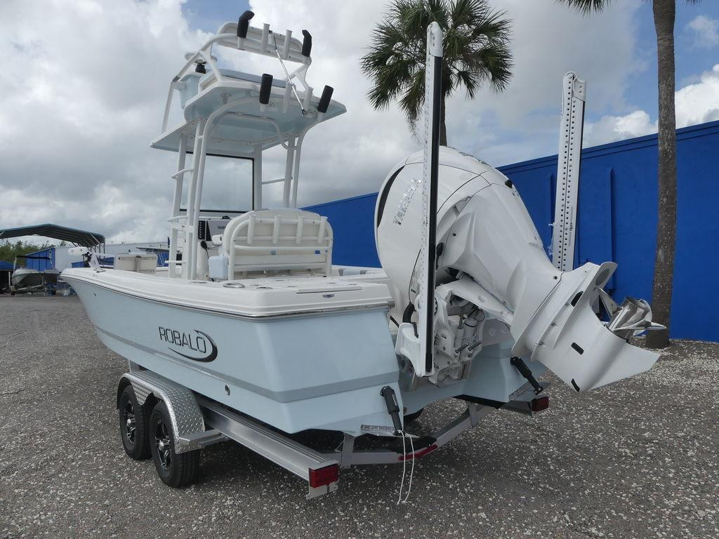 Robalo 246 Cayman SD