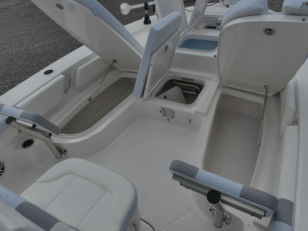 Robalo 246 Cayman SD