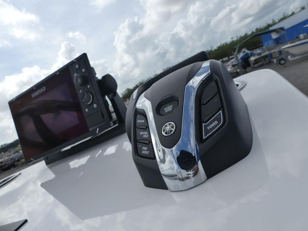 Robalo 246 Cayman SD