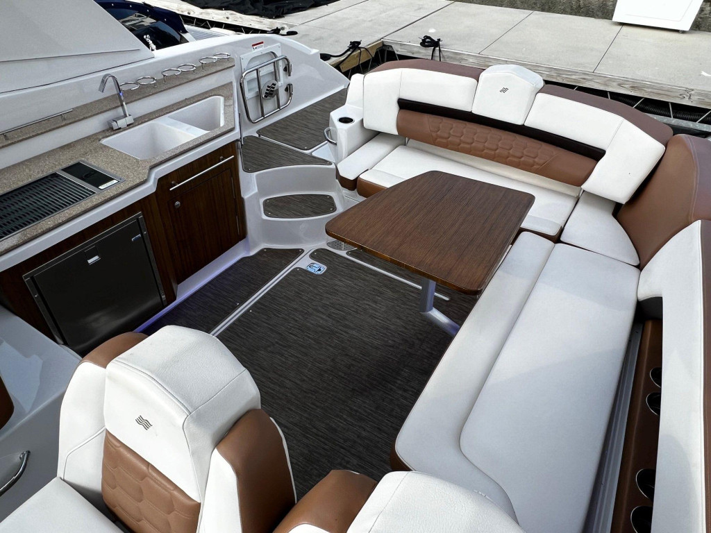 Four Winns 350 HORIZON