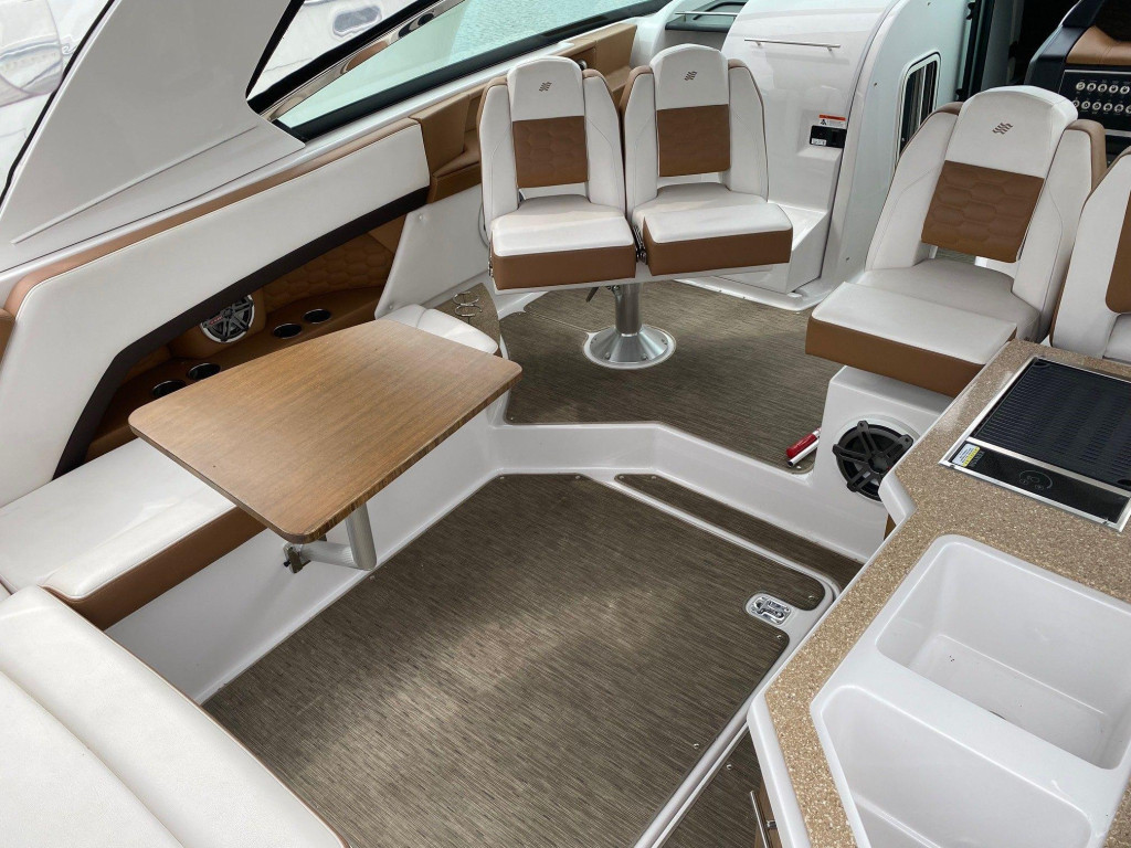 Four Winns 350 HORIZON