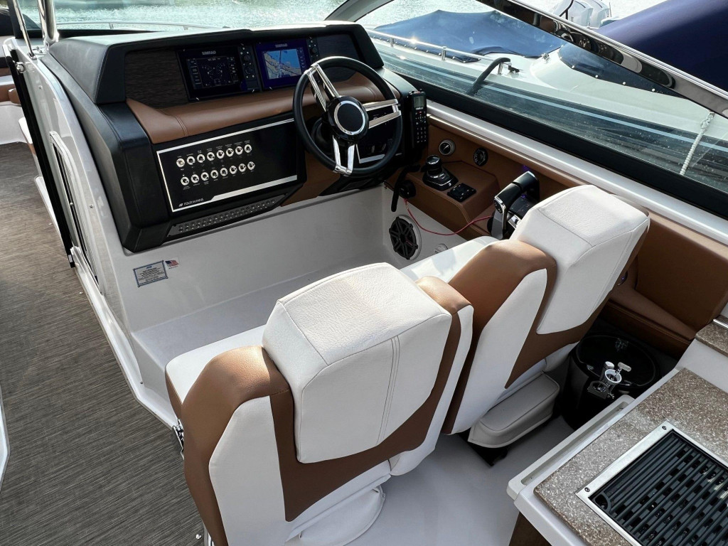 Four Winns 350 HORIZON