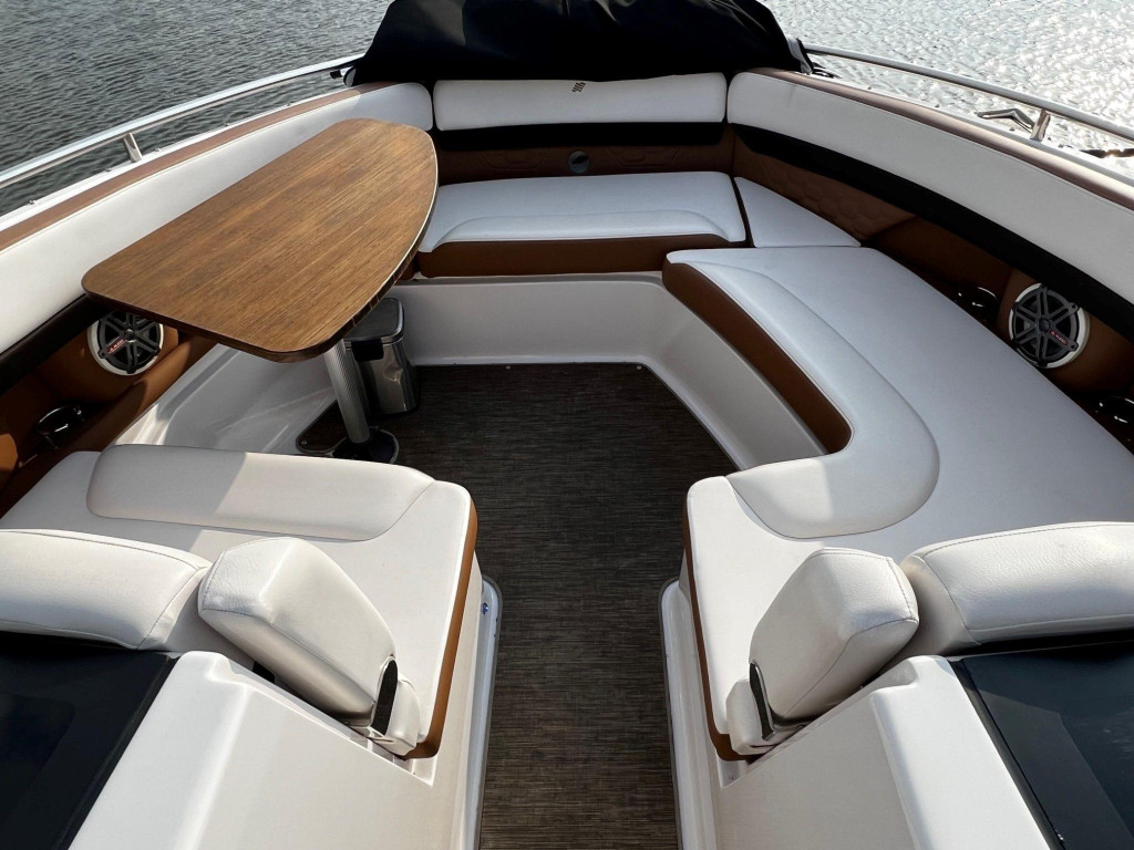 Four Winns 350 HORIZON