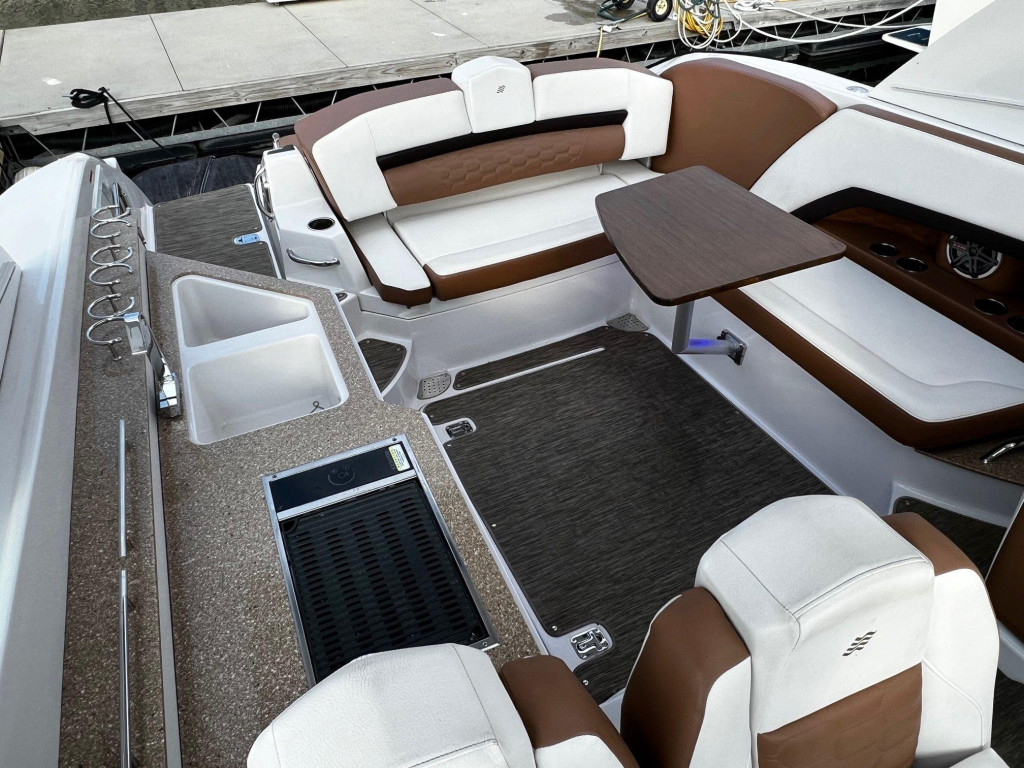 Four Winns 350 HORIZON