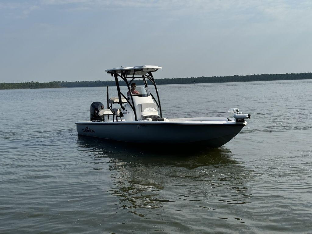 Turner Boat Works 2500 VS