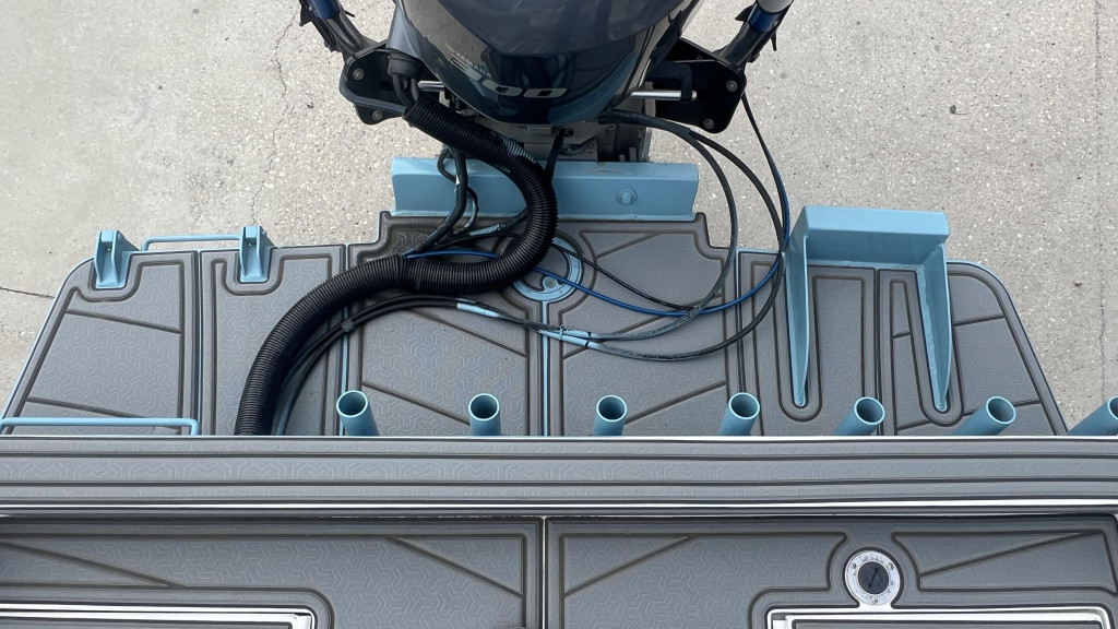 Gravois 22' Dual Console Hybrid