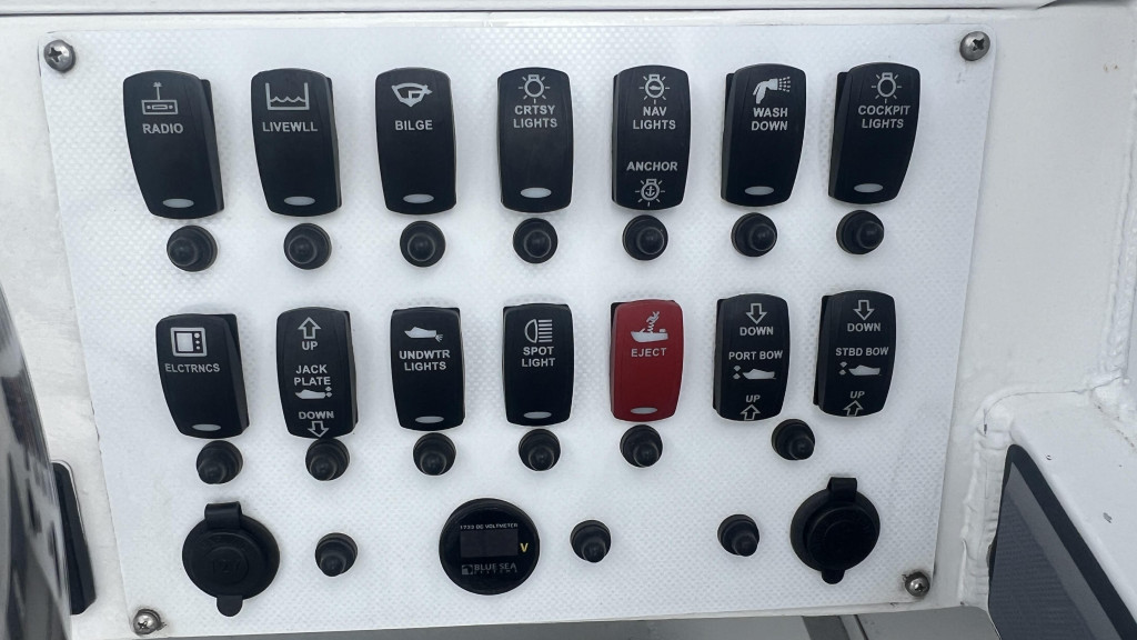 Gravois 22' Dual Console Hybrid