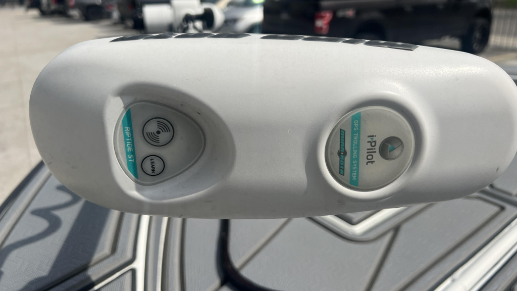 Gravois 22' Dual Console Hybrid