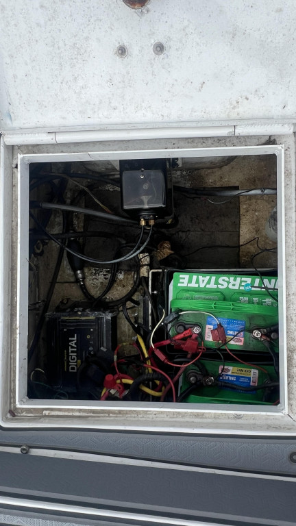 Gravois 22' Dual Console Hybrid