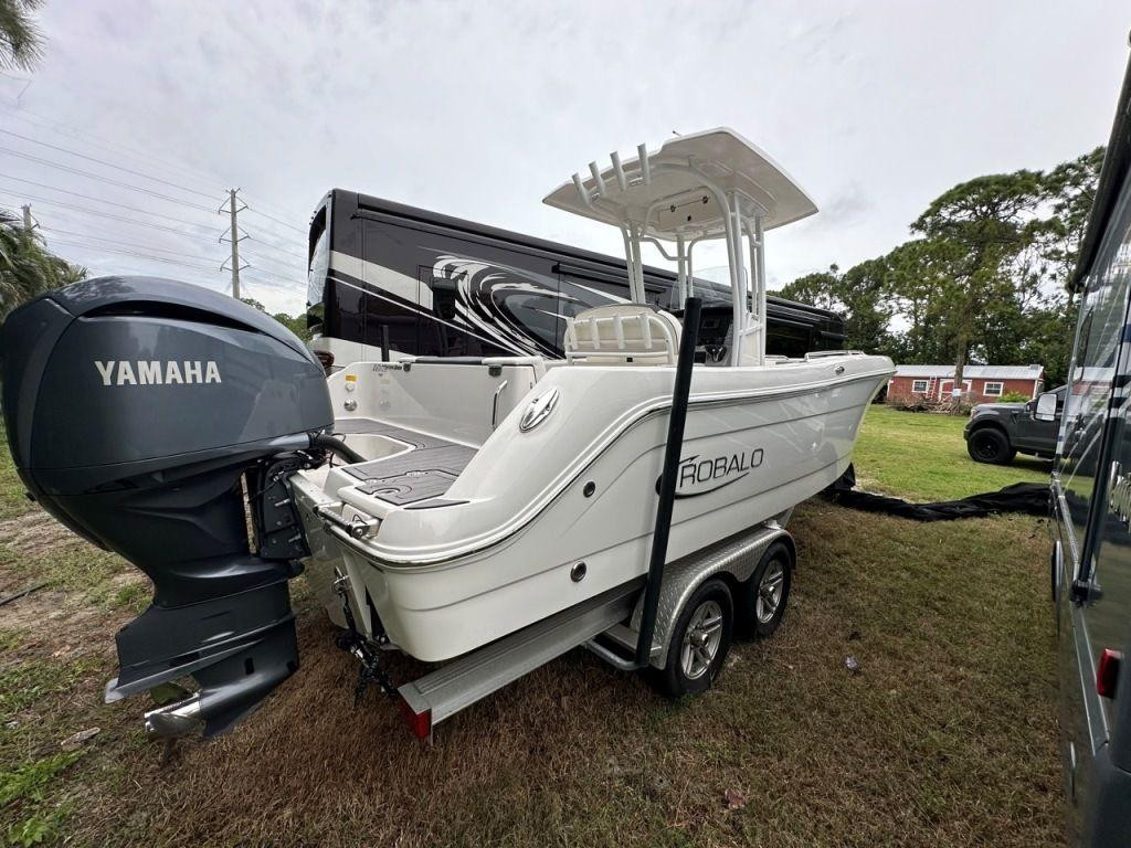 Robalo R242 Explorer