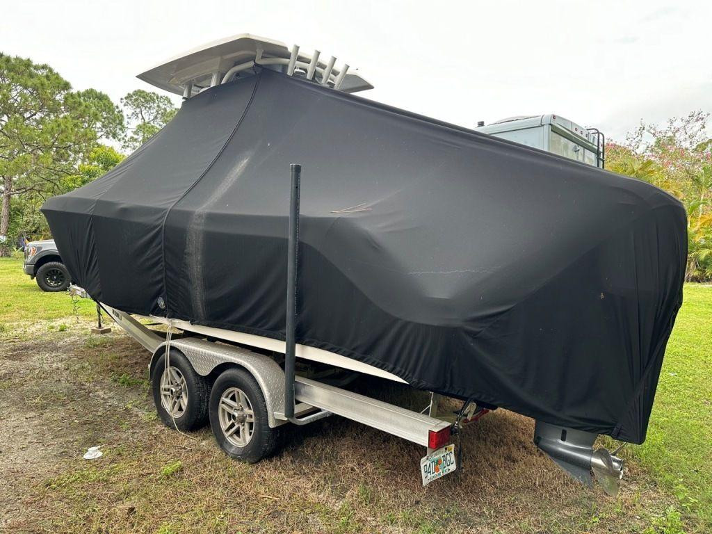 Robalo R242 Explorer