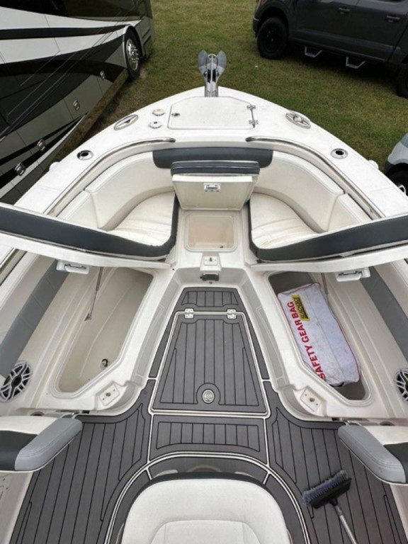 Robalo R242 Explorer