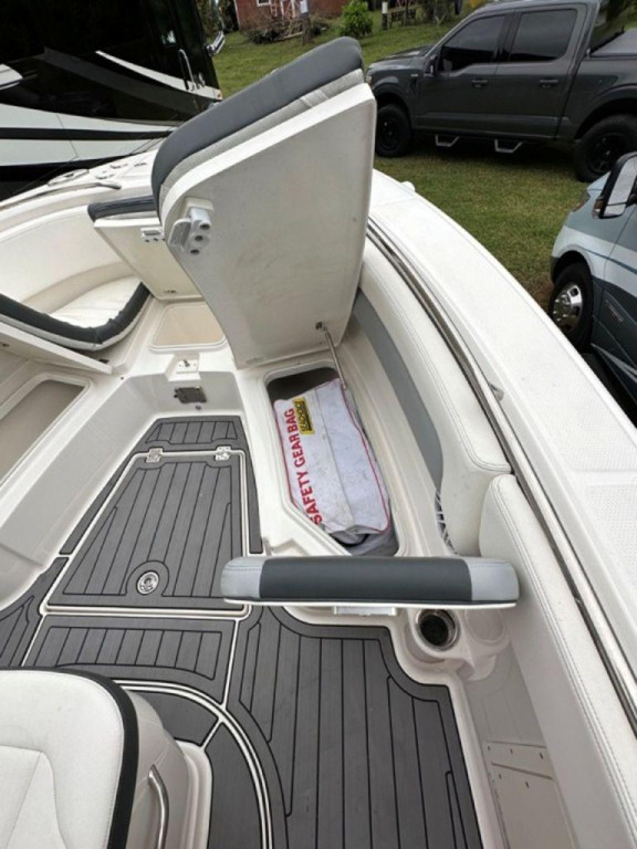 Robalo R242 Explorer