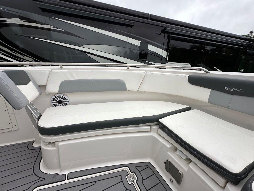 Robalo R242 Explorer