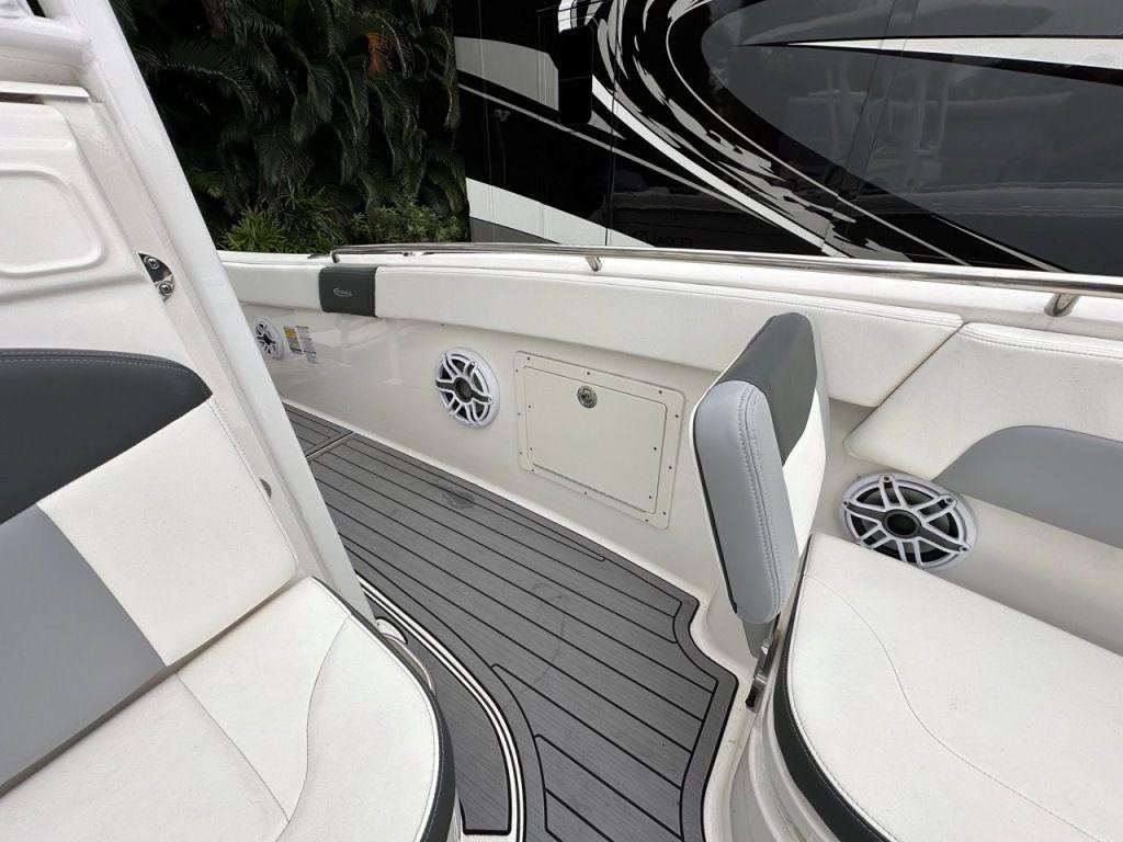 Robalo R242 Explorer