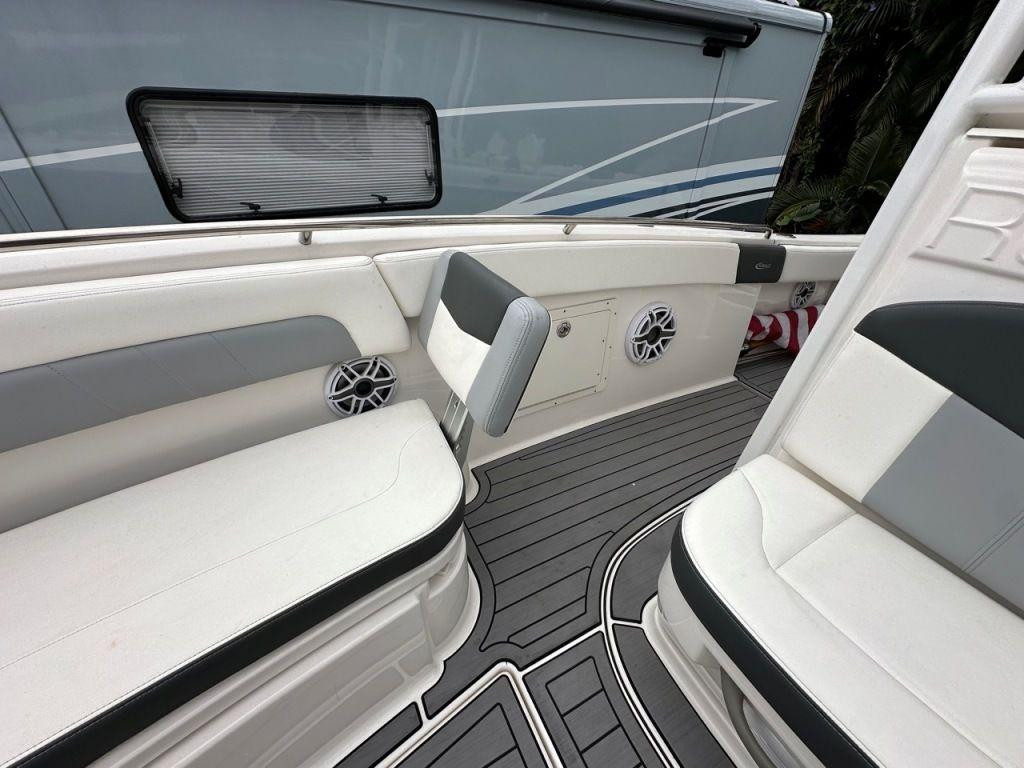 Robalo R242 Explorer