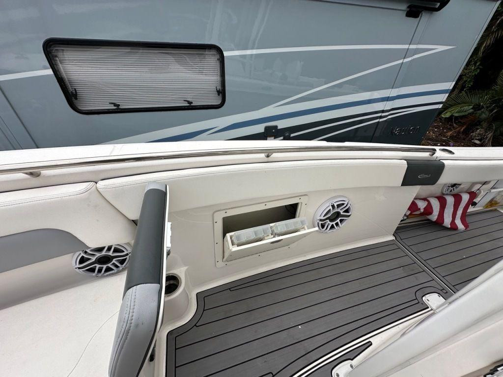 Robalo R242 Explorer